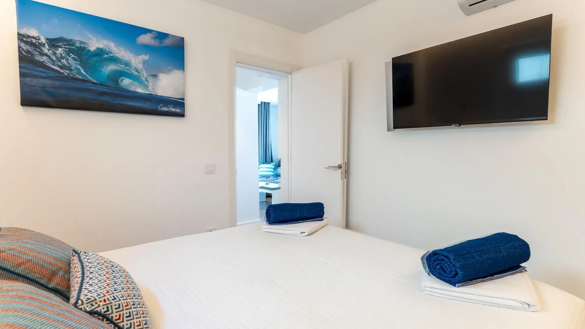 2 Apartments Sea Breeze Famara Spain