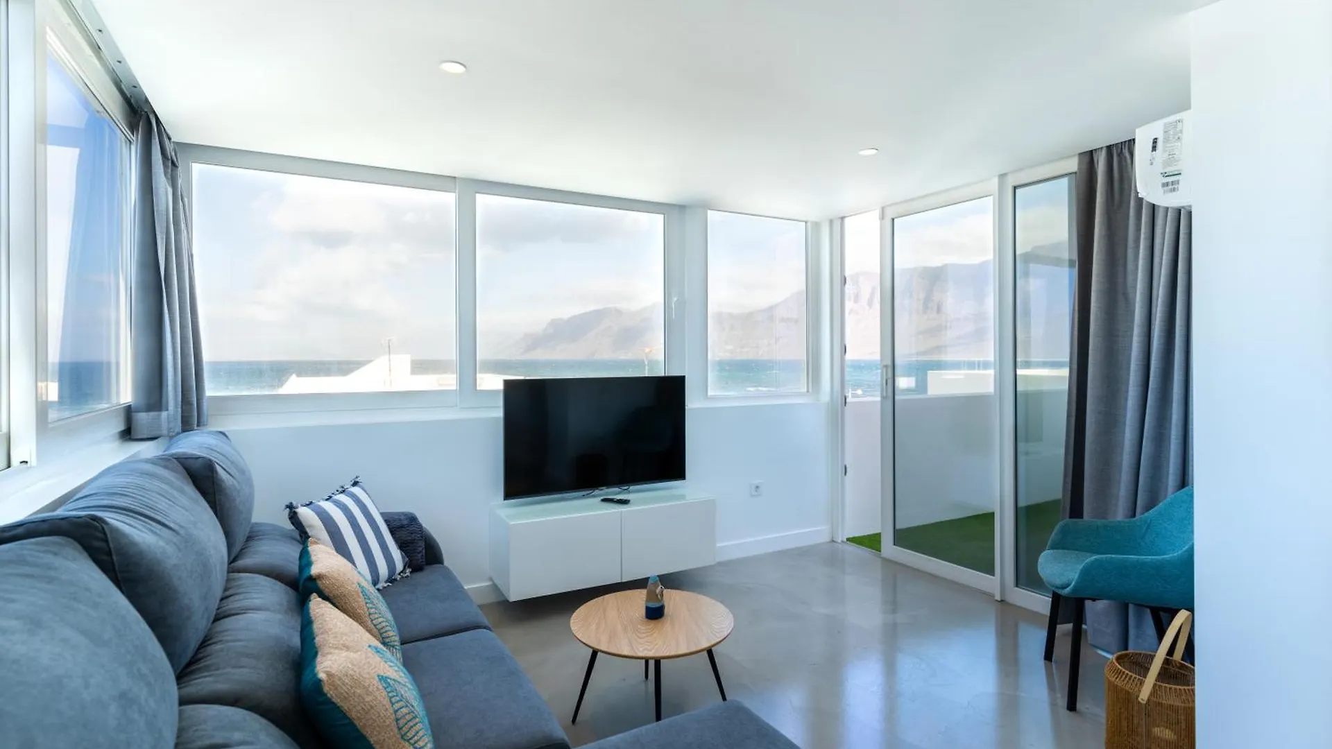 2 Apartments Sea Breeze Famara