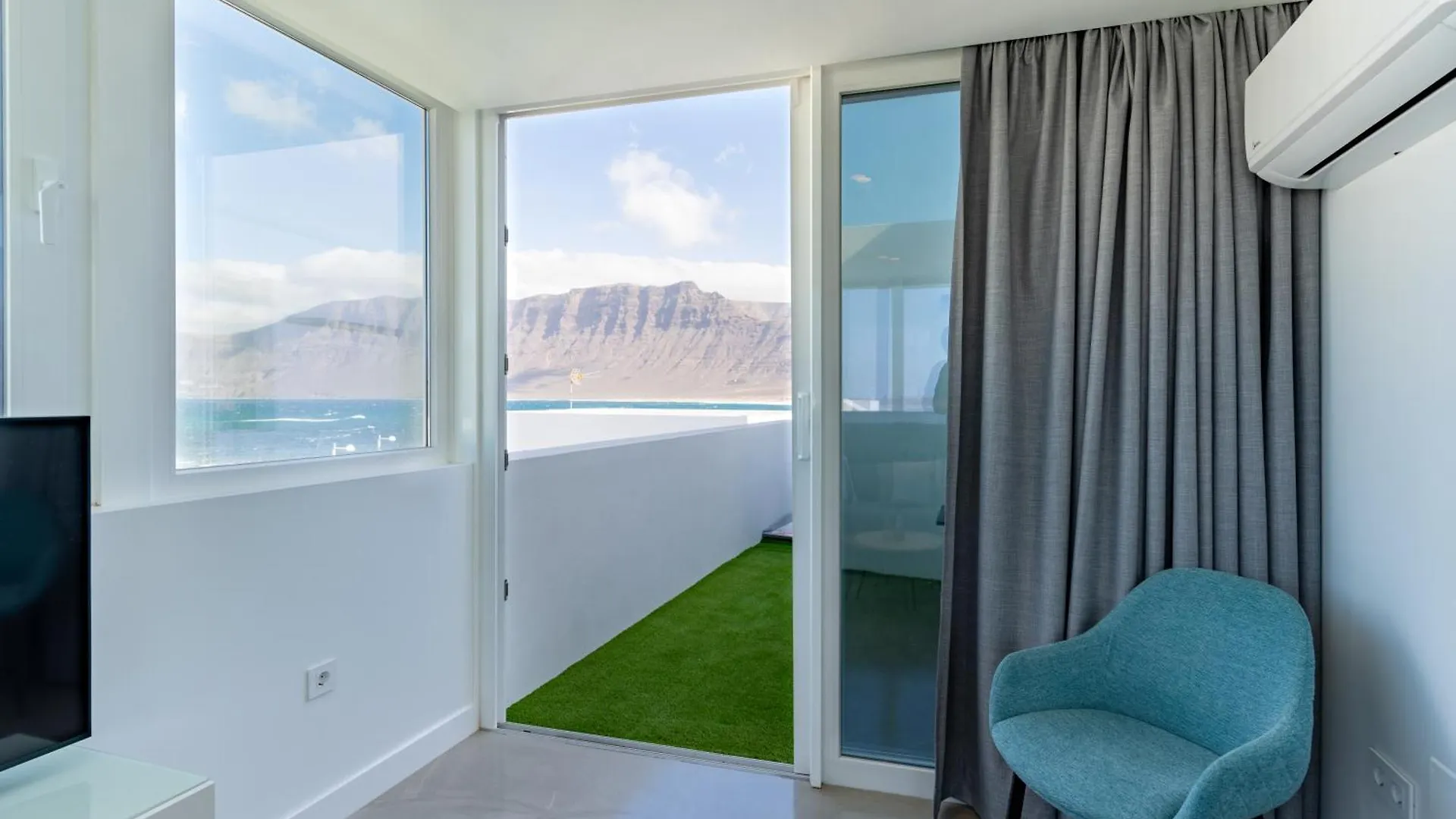 2 Apartments Sea Breeze Famara