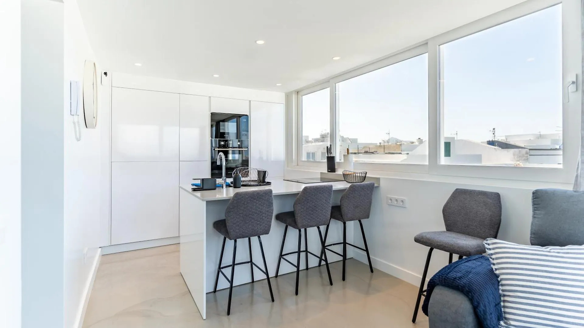 2 Apartments Sea Breeze Famara Spain